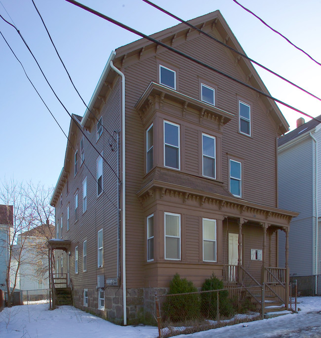 496 4th St in Fall River, MA - Building Photo - Building Photo