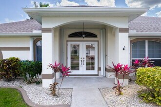 2624 SW 52nd St in Cape Coral, FL - Building Photo - Building Photo