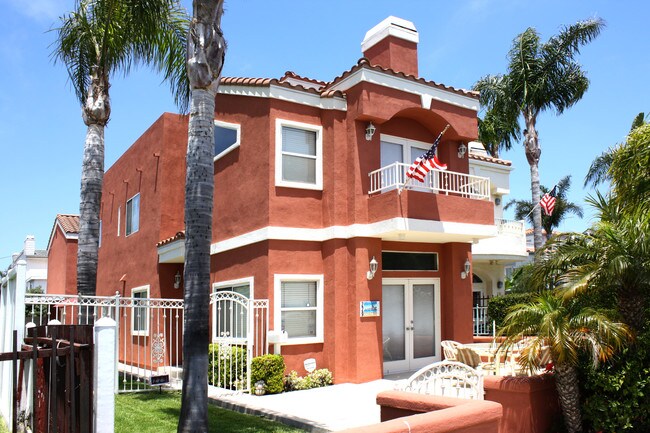 229-231 Detroit Ave in Huntington Beach, CA - Foto de edificio - Building Photo