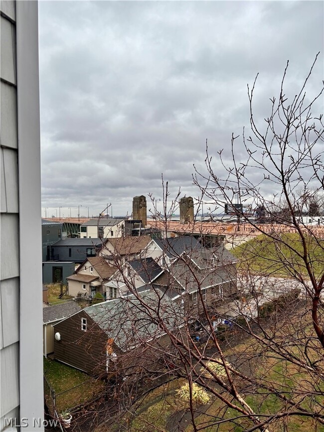 1900 Grove Ct in Cleveland, OH - Building Photo - Building Photo