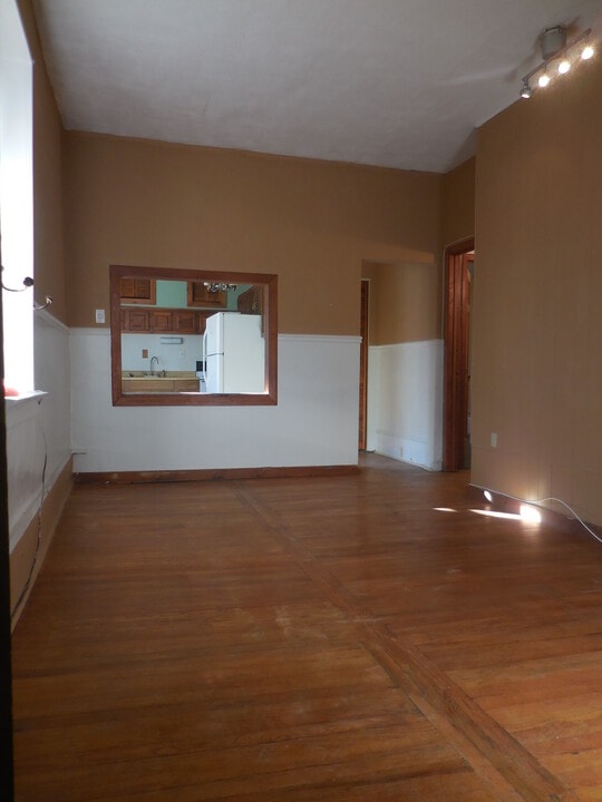 31 New Turnpike Rd, Unit 2 in Troy, NY - Building Photo