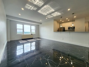 750 N Broad St in Elizabeth, NJ - Foto de edificio - Building Photo