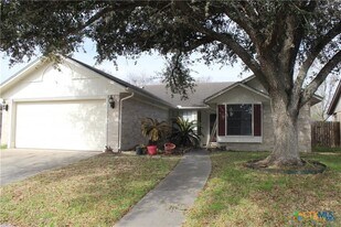 223 Ridgewood Dr in Victoria, TX - Building Photo