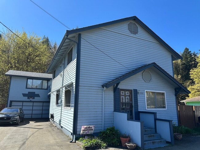 215 S 11th St in Shelton, WA - Building Photo - Building Photo