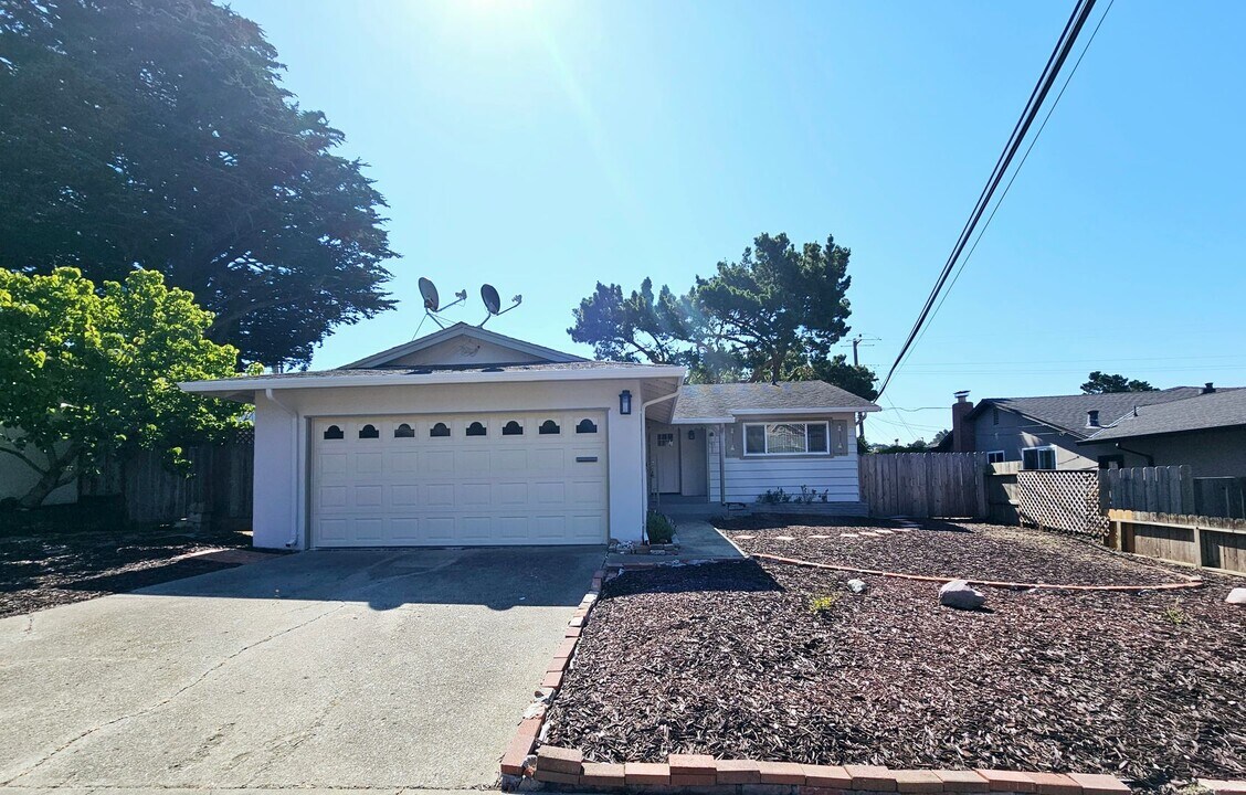 121 Camellia Ct in San Bruno, CA - Foto de edificio