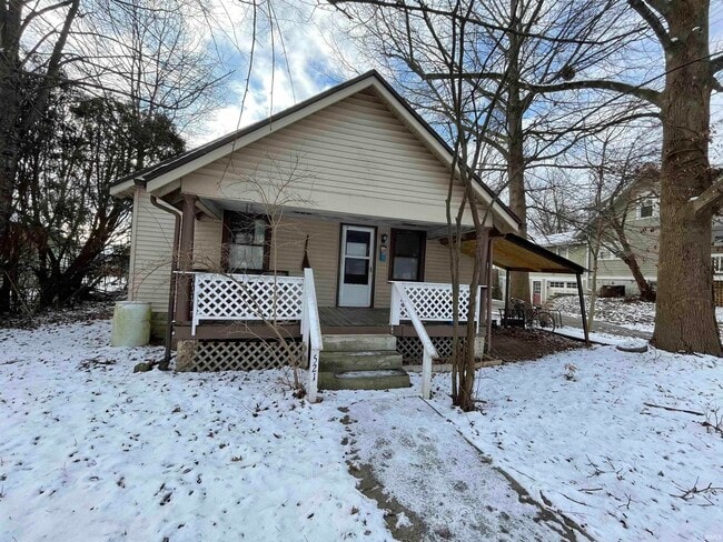 property at 521 W Wylie St