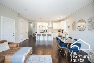 1327 W Grand Ave in Chicago, IL - Building Photo - Building Photo