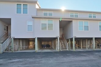 125 Crosswinds Dr in Surf City, NC - Building Photo - Building Photo