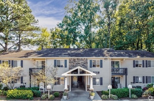 Woodshire Apartments in Virginia Beach, VA - Building Photo