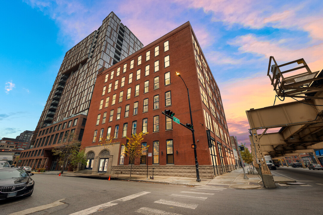 1101 W Lake St in Chicago, IL - Building Photo