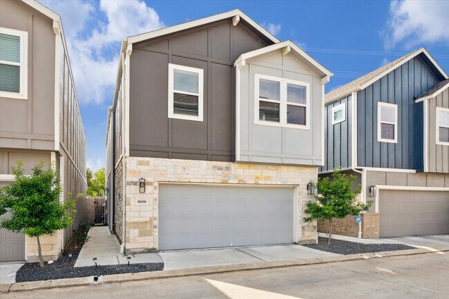 property at 1806 La Magnolia Dr
