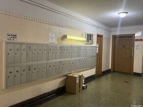 155-01 90th Ave in Queens, NY - Building Photo - Building Photo