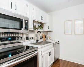 35 Nathan Ln N, Unit 109 in Plymouth, MN - Building Photo - Building Photo