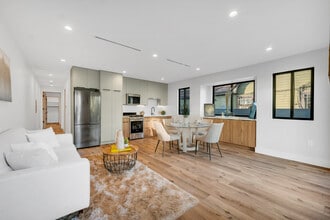 653 N Wilton Pl in Los Angeles, CA - Building Photo - Building Photo