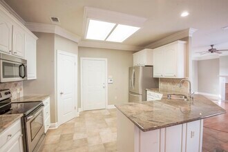 4925 Summa Ct in Baton Rouge, LA - Building Photo - Building Photo