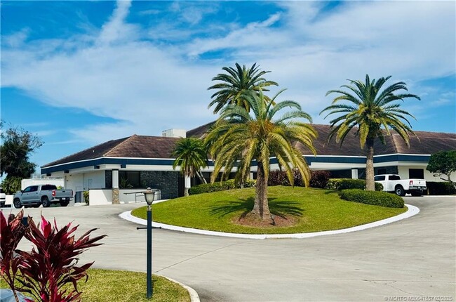 property at 2561 SW Egret Pond Cir