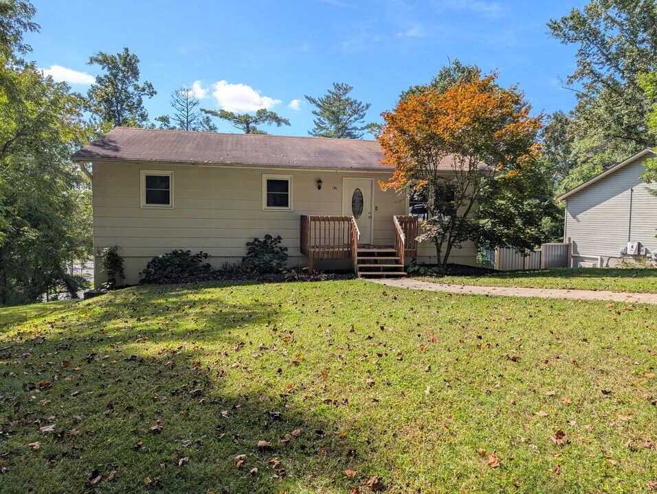 96 Appian Way in Royal Pines, NC - Building Photo