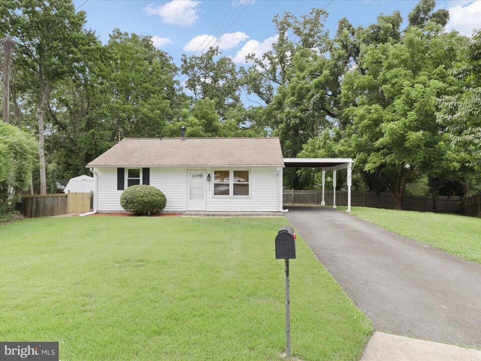 5544 Halwis St in Alexandria, VA - Building Photo