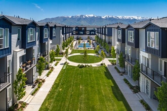 Indigo Sixteen60 in Clearfield, UT - Foto de edificio - Building Photo