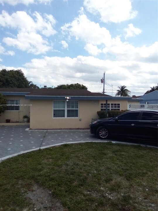 6404 SW 23rd St in Miramar, FL - Building Photo