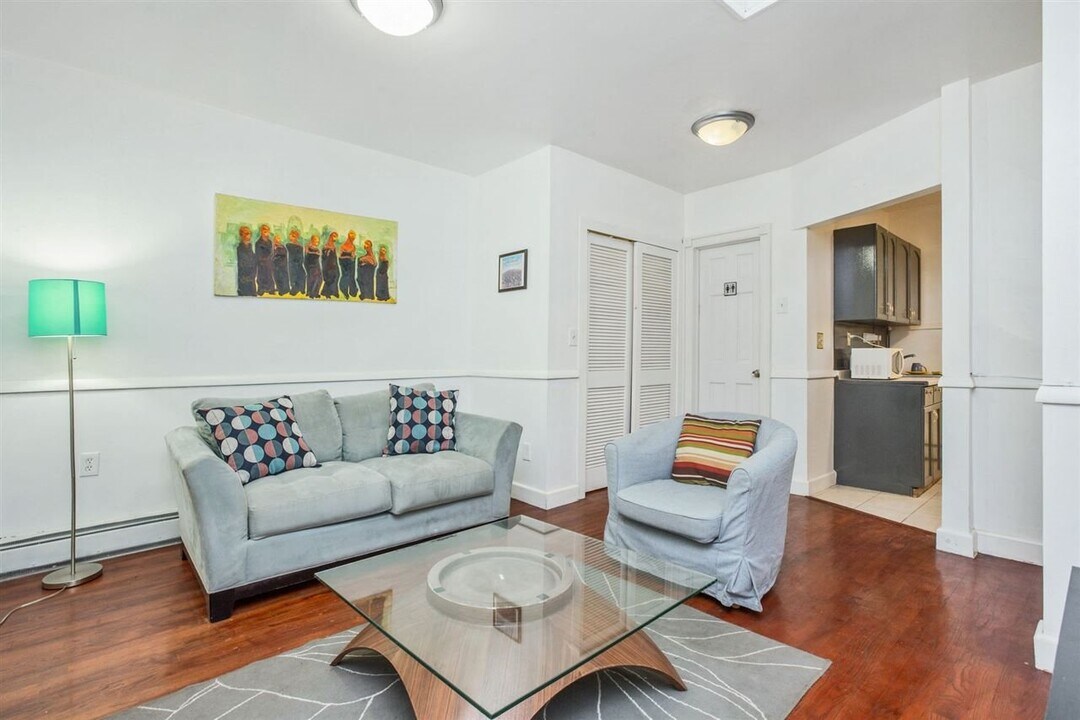 154 Van Horne St-Unit -2 in Jersey City, NJ - Building Photo
