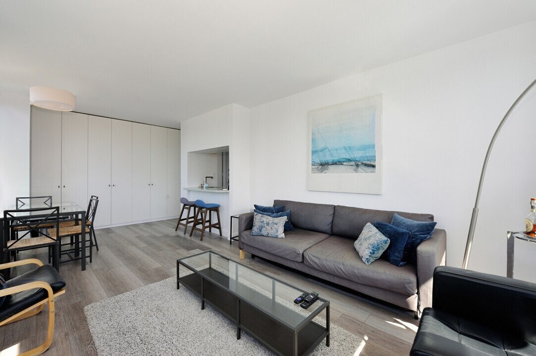 337-339-339 W 48th St in New York, NY - Building Photo