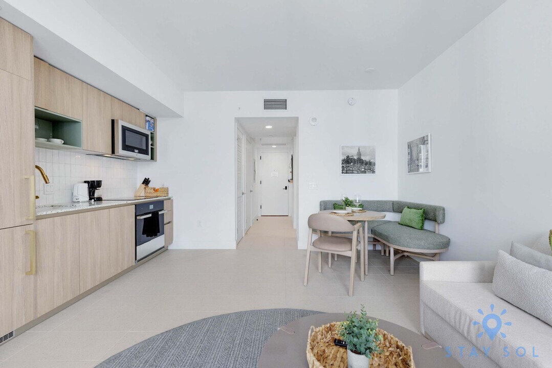 601 NE 1st Ave in Miami, FL - Building Photo