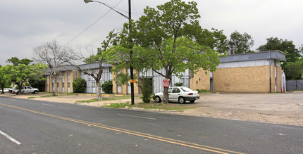 Garden Villas Apartments in Austin, TX - Building Photo - Building Photo