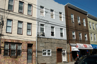 811 Bergenline Ave in Union City, NJ - Building Photo - Building Photo