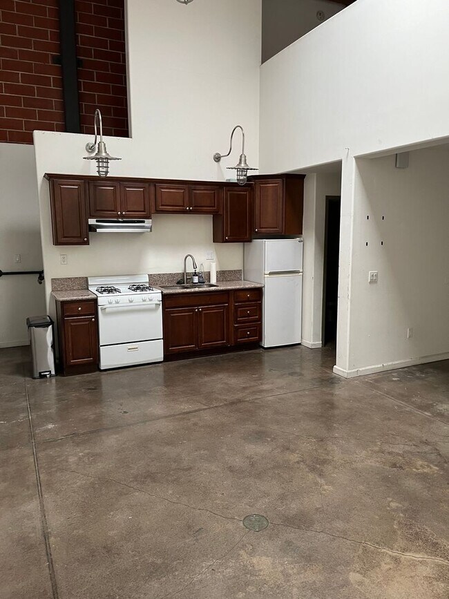 1734 N Main St in Los Angeles, CA - Building Photo - Building Photo