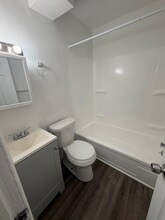 516 Massillon Rd, Unit 3 in Akron, OH - Foto de edificio - Building Photo