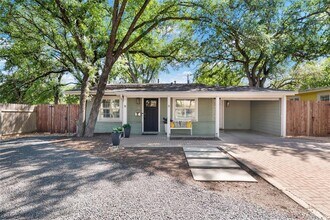 2105 Westover Rd in Austin, TX - Building Photo - Building Photo