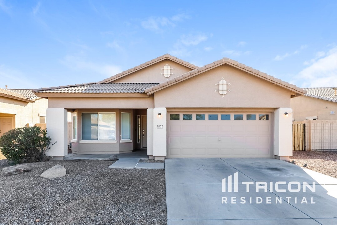 11937 W Jefferson St in Avondale, AZ - Building Photo