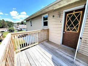 134 S Main St, Unit E in Archbald, PA - Foto de edificio - Building Photo