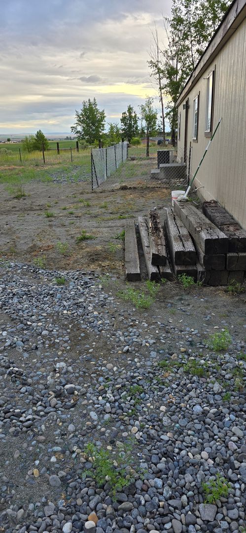 1295 E Thomas Ave in Irrigon, OR - Building Photo - Building Photo