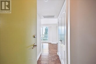 100 Western Battery Rd in Toronto, ON - Building Photo - Building Photo