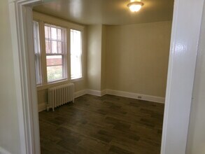 324 S West End Ave, Unit First Floor in Lancaster, PA - Building Photo - Building Photo