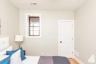 2535 N Campbell Ave, Unit 2535-3 in Chicago, IL - Building Photo - Building Photo