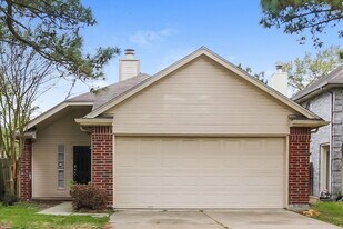 9210 Golden Sunshine Dr in Houston, TX - Building Photo
