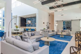 Mira at Palmer Ranch in Sarasota, FL - Foto de edificio - Building Photo