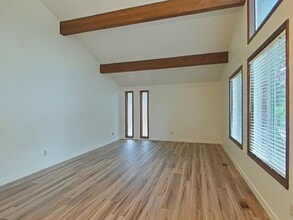 4572 NW Elmwood Dr in Corvallis, OR - Building Photo - Building Photo