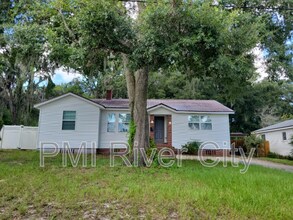 1356 River Hills Cir E in Jacksonville, FL - Building Photo - Building Photo