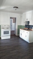 195 Main St, Unit 3 in Claremont, NH - Building Photo