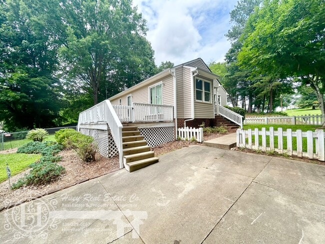 1121 E Gilbreath St in Graham, NC - Building Photo - Building Photo