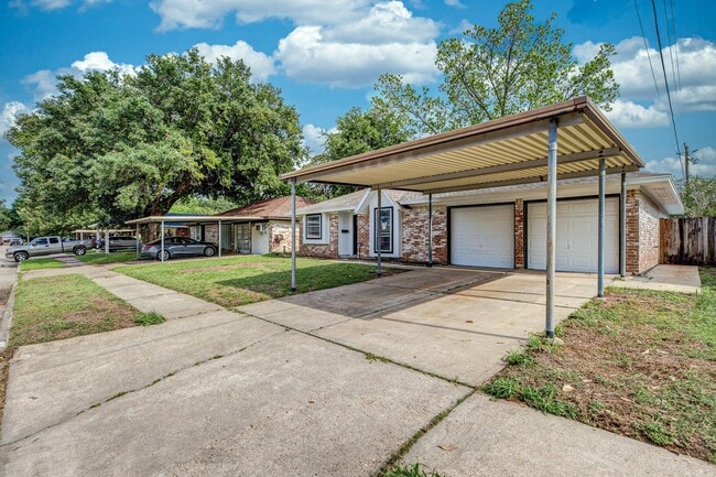 property at 1109 E Columbia Ln