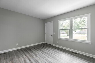 5107 Sunbeam Ave in Chattanooga, TN - Foto de edificio - Building Photo