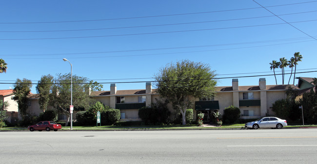 Balboa Courtyard Apartments in Granada Hills, CA - Building Photo - Building Photo