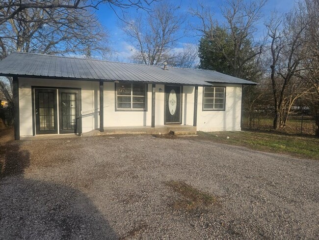 1300 Hondo St in Lockhart, TX - Building Photo - Building Photo