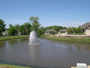 Pebblebrooke Villas in Basehor, KS - Foto de edificio - Building Photo