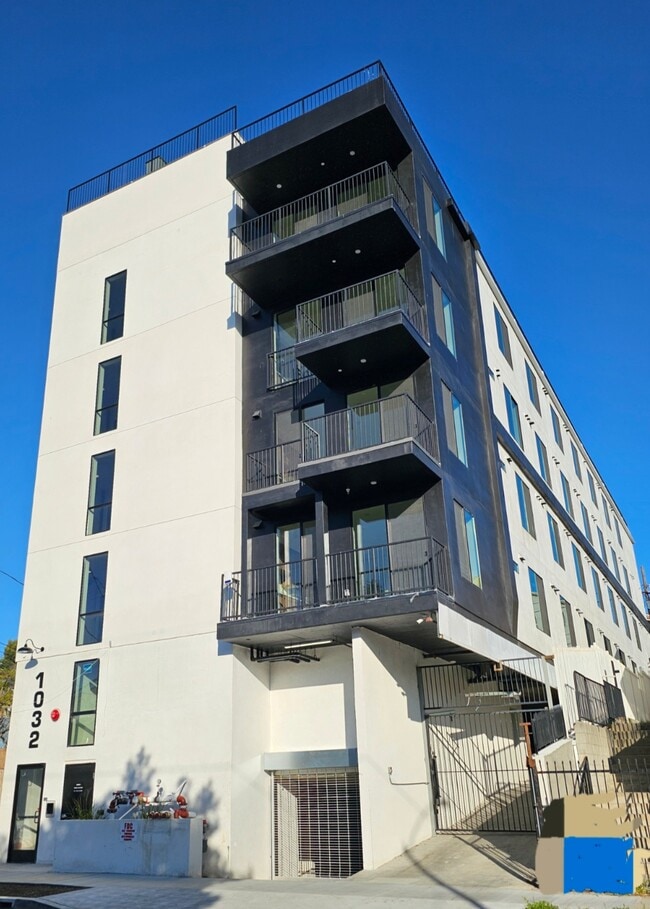 The Coronado in Silver Lake, CA - Foto de edificio - Building Photo